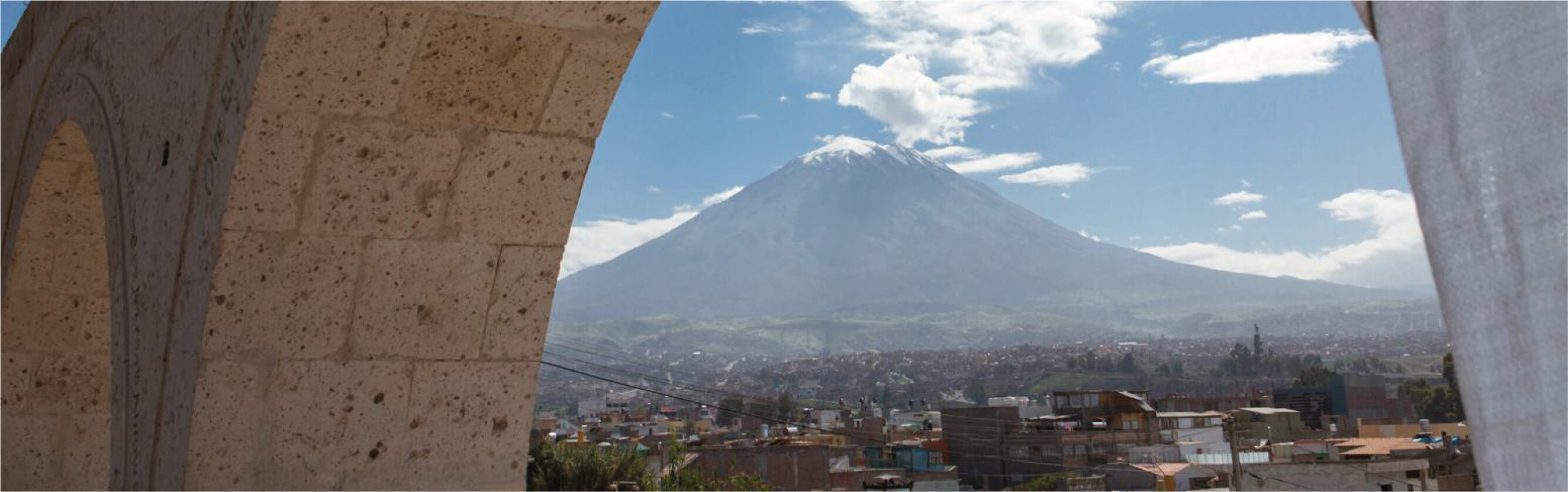 Vista del volcán Misti desde el mirador de Yanahuara, Arequipa.